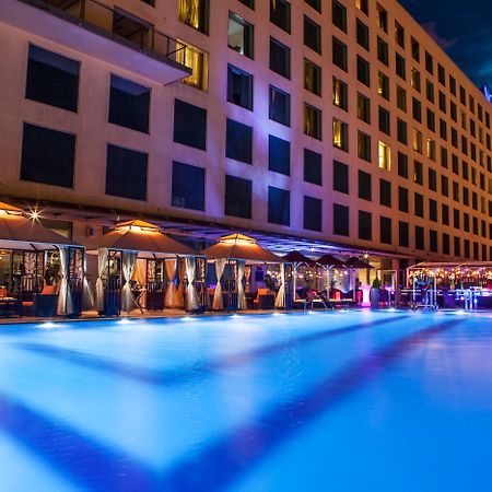 Novotel Pune Viman Nagar Road Exterior photo The pool at the hotel