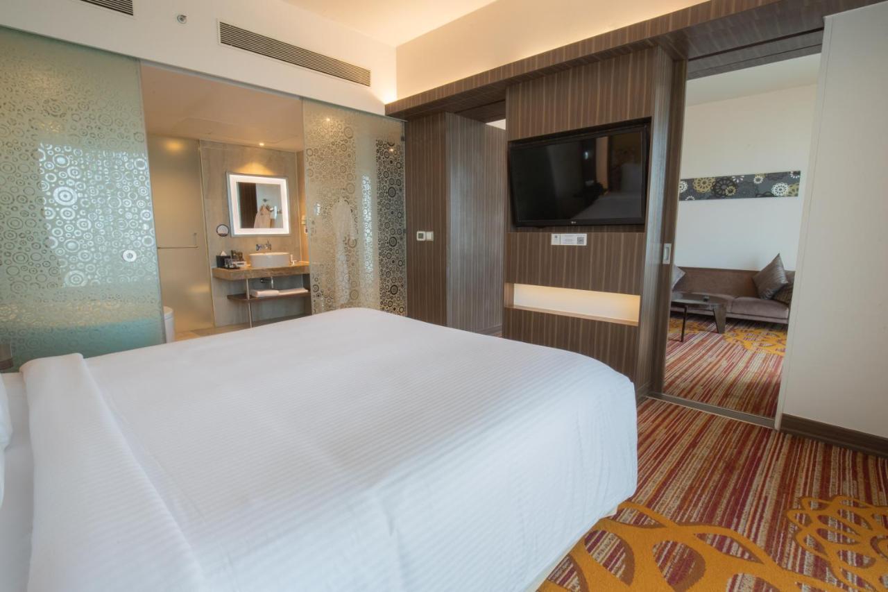 Novotel Pune Viman Nagar Road Exterior photo