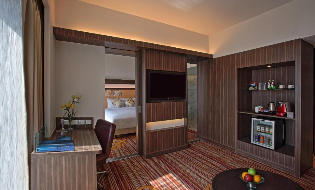 Novotel Pune Viman Nagar Road Exterior photo Suite