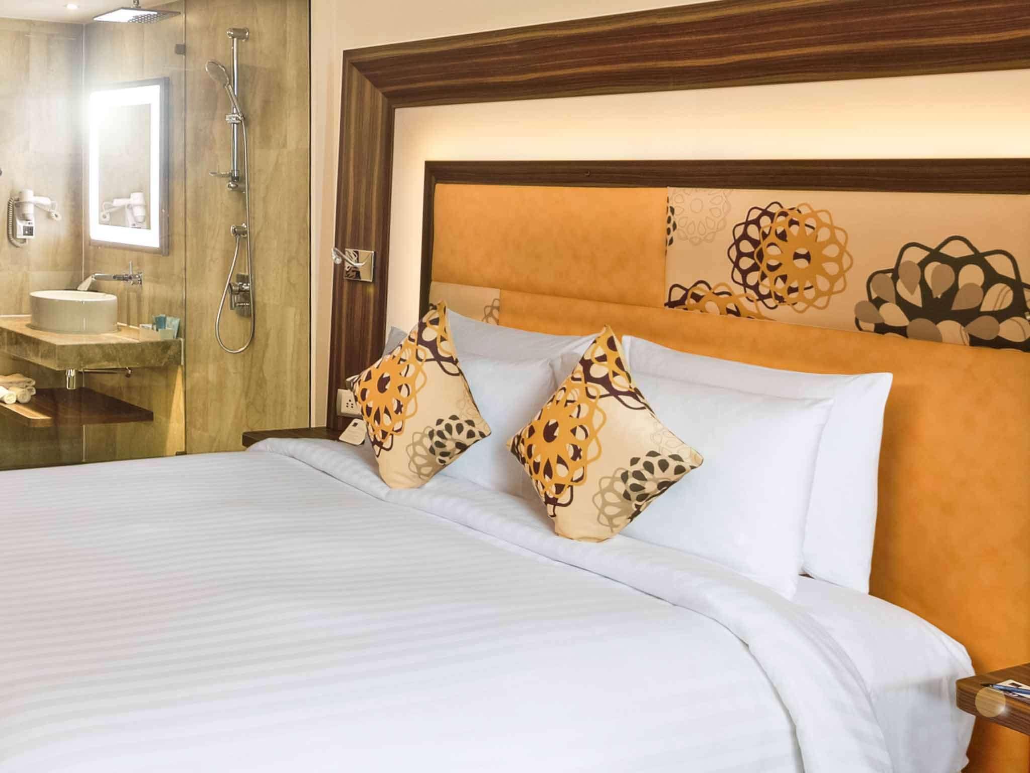 Novotel Pune Viman Nagar Road Exterior photo A bedroom at the hotel