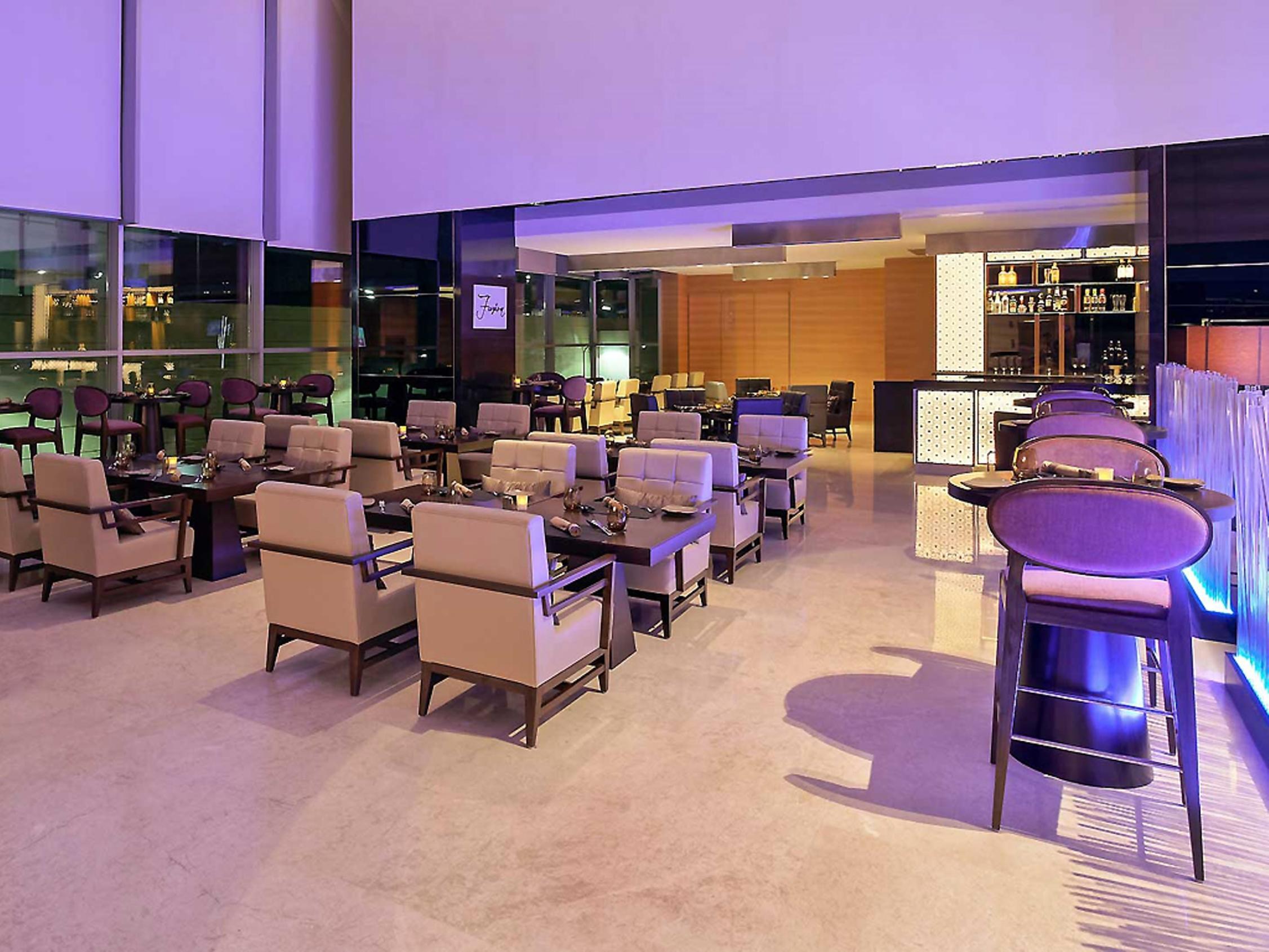 Novotel Pune Viman Nagar Road Exterior photo The bar at the 39th floor