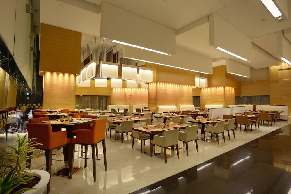 Novotel Pune Viman Nagar Road Exterior photo The restaurant