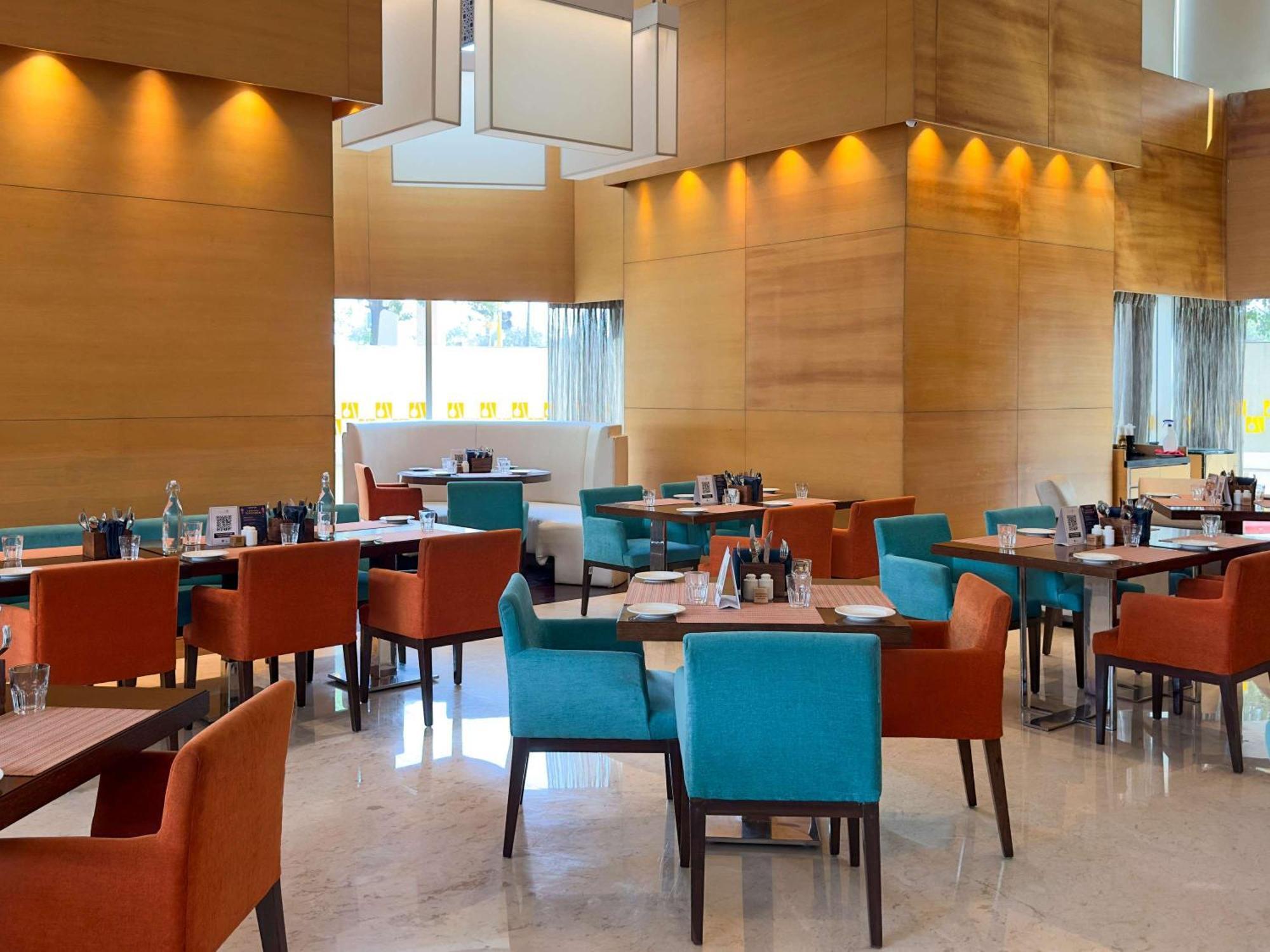 Novotel Pune Viman Nagar Road Exterior photo The restaurant