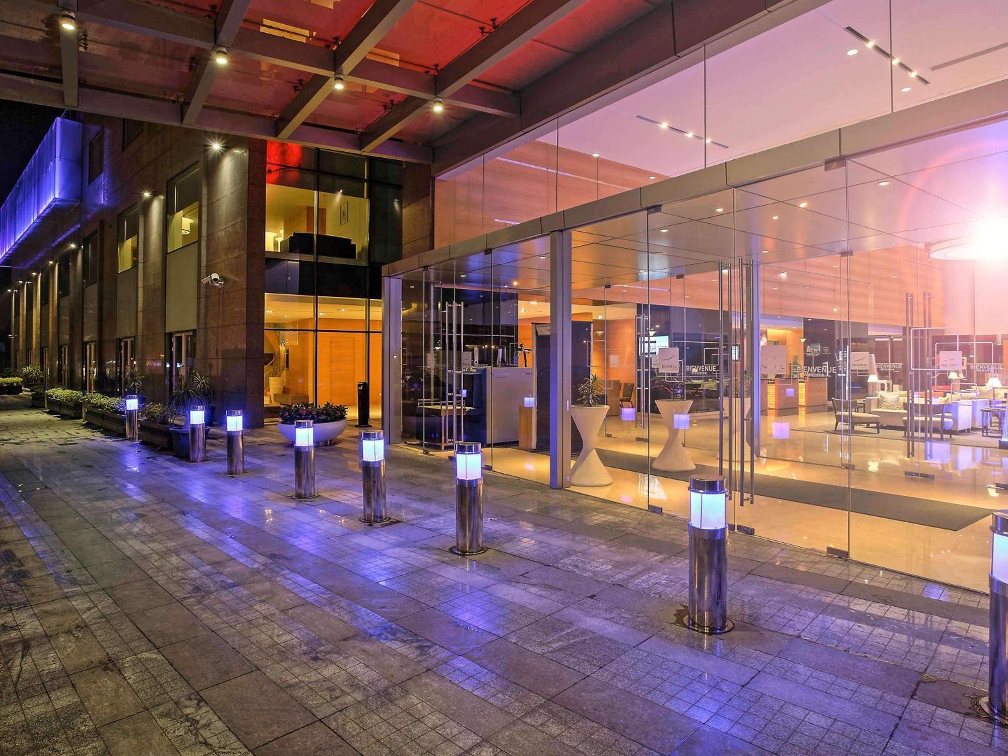 Novotel Pune Viman Nagar Road Exterior photo The entrance of the hotel