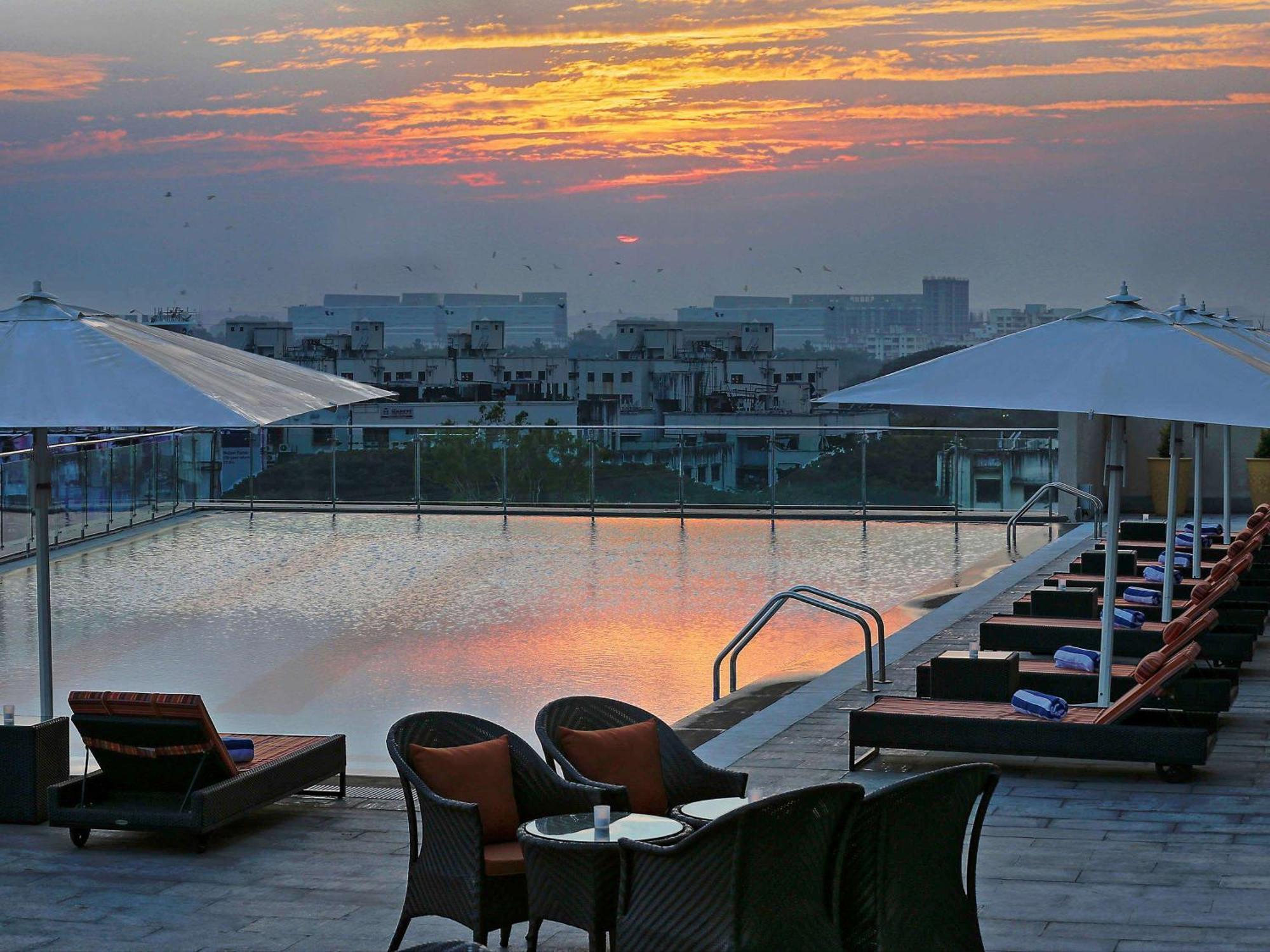 Novotel Pune Viman Nagar Road Exterior photo The pool at the hotel