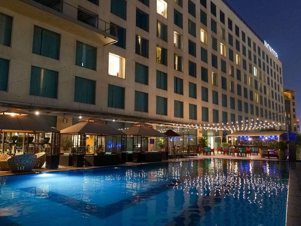 Novotel Pune Viman Nagar Road Exterior photo The hotel's pool