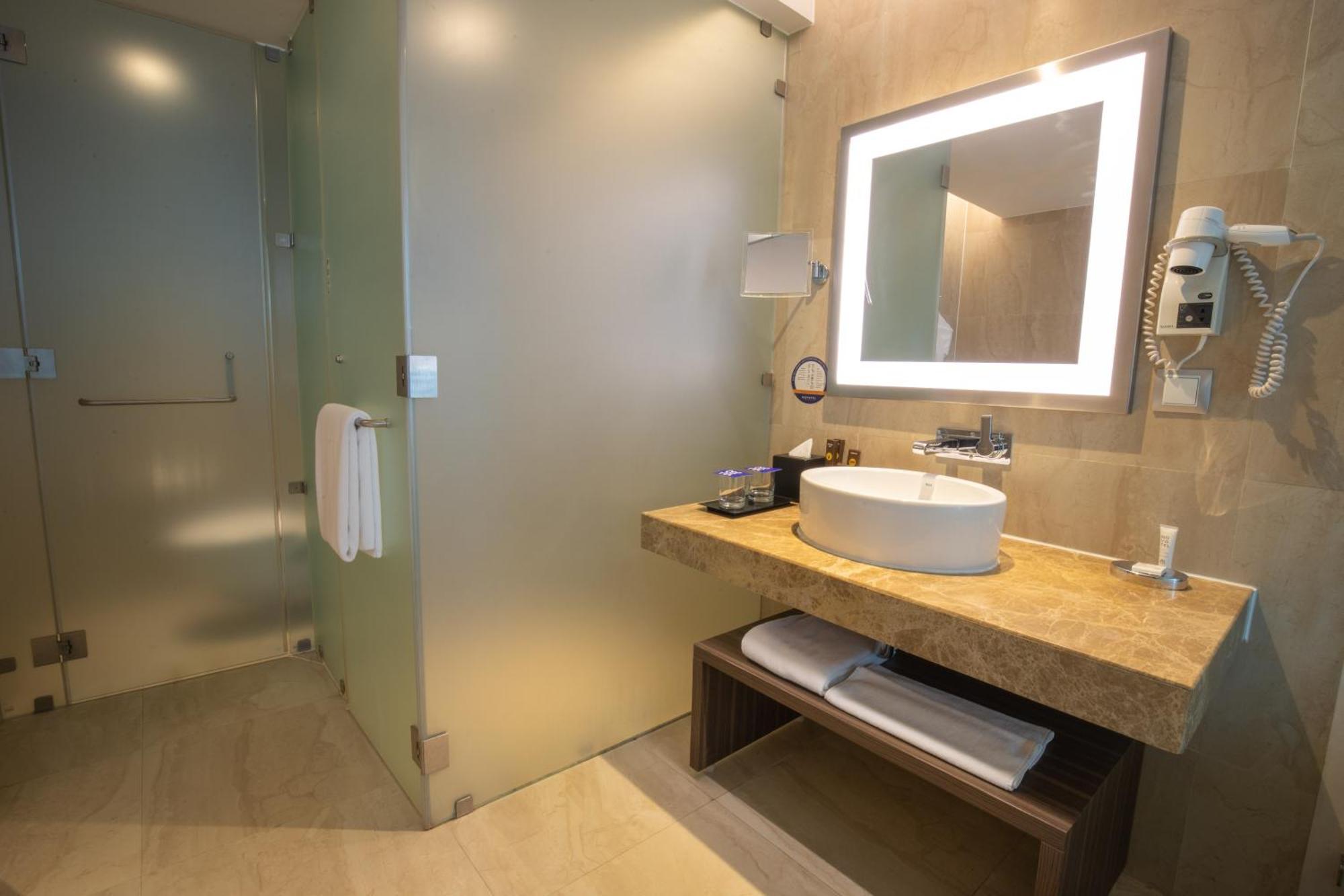 Novotel Pune Viman Nagar Road Exterior photo